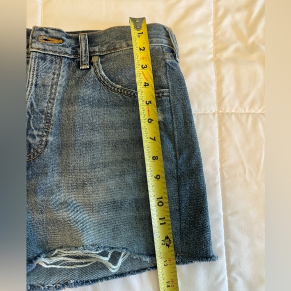 Everlane Women’s The Denim Short in Distressed Light Wash Blue - 26 - Picture 6 of 9